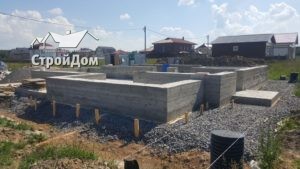 Фундамент, монолитная плита с ростверком