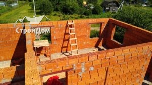 Строительство загородного дома из кирпича