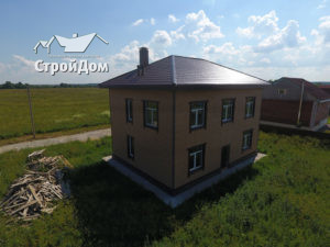 Строительство загородного дома, коттедж из газобетона с отделкой фасадов сайдингом Docke Berg