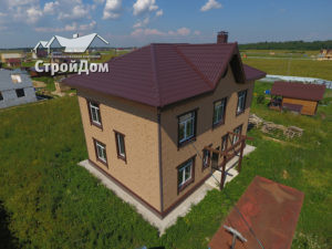 Строительство загородного дома, коттедж из газобетона с отделкой фасадов сайдингом Docke Berg