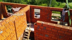Строительство загородного дома из кирпича
